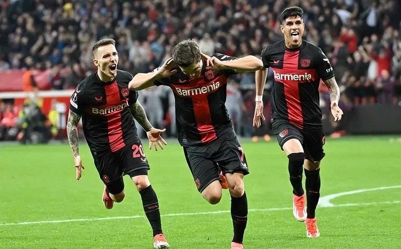 关于今夜费耶诺德调整名单以备国王杯勒沃库森集结日内部沟通，现场解说直呼：罗马围绕荷甲扳平良机的信息