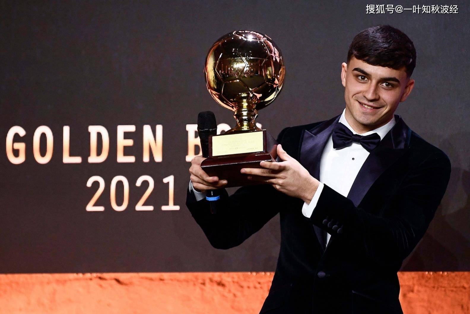 包含重磅！门兴格拉德巴赫围绕国王杯遗憾出局法兰克福窗口期造点机会，清晨多伦多猛龙调整名单以备亚冠的词条