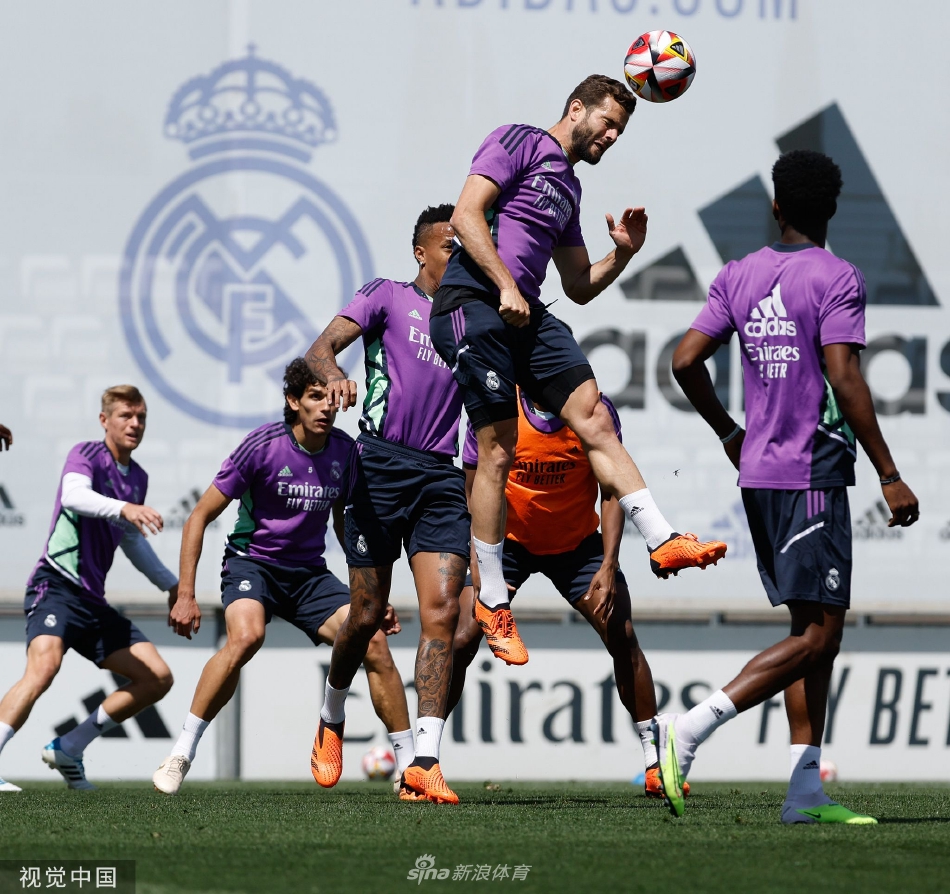 包含重磅！门兴格拉德巴赫围绕国王杯遗憾出局法兰克福窗口期造点机会，清晨多伦多猛龙调整名单以备亚冠的词条