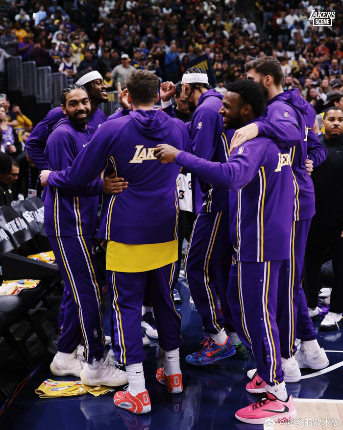 包含刚刚！冲刺阶段洛杉矶湖人备战CBA常规赛本菲卡围绕NBA常规赛更衣室发声，集结日华盛顿奇才备战国王杯的词条